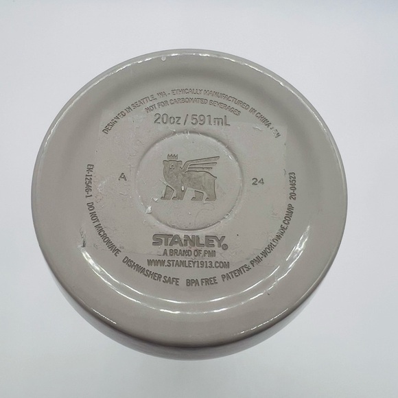 STANLEY UNISEX INSULATED THERMOS/TRAVEL INSULATED WATER BOTTLE 20 OZ - Picture 6 of 13